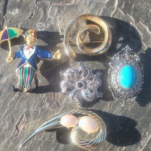 Lot of vintage brooches